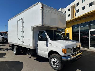 Ford E-450 Box Truck - Automatic