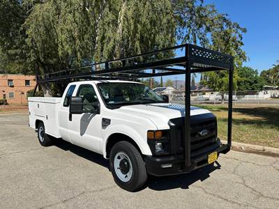 Ford F-250 Mechanic / Service Truck - 260HP, Automatic