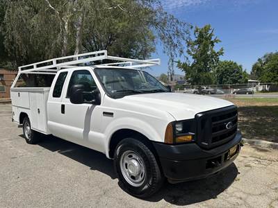 Ford F-250 Mechanic / Service Truck - 260HP, Automatic