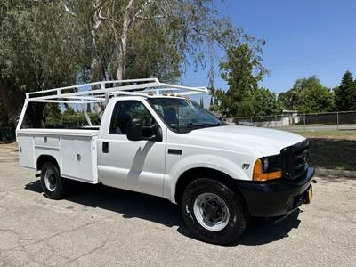 Ford F-350 Mechanic / Service Truck - 250HP, Automatic