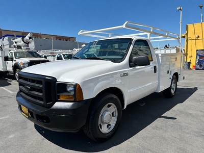 Ford F-350 Mechanic / Service Truck - 250HP, Automatic