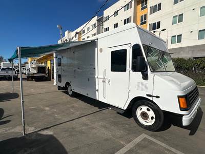 2002 Workhorse P30 Step Van