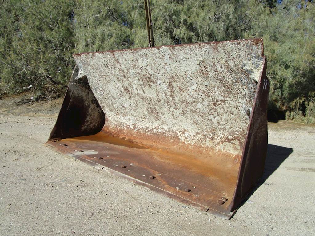 3 YARD Bucket For Sale Barstow, CA 72