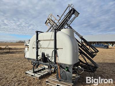 2015 B&B PT800E-60 3-Pt Sprayer