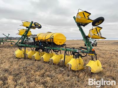 John Deere RedBall 420 12 Row Hooded Sprayer