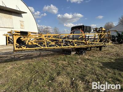 Rogator 1,300 Gal Spray Tank &  Booms