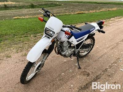 2001 Yamaha XT225 Dirt bike