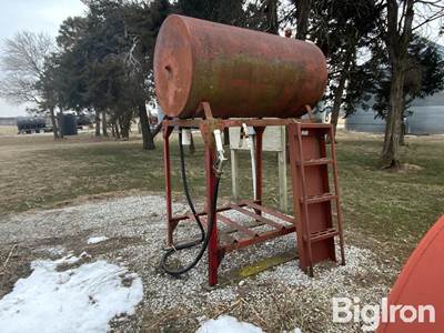 1946 300-Gal Free-Standing Gas Fuel Tank