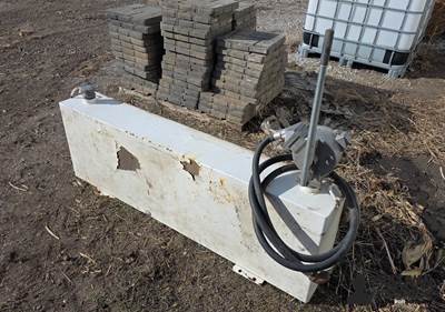 Portable Fuel Tank w/Pump