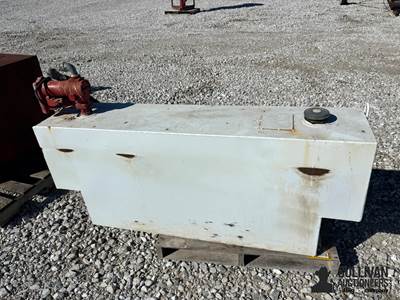 100 Gal Truck Bed Fuel Tank w/ Pump
