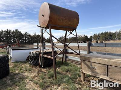 300-Gal Fuel Tank On Stand