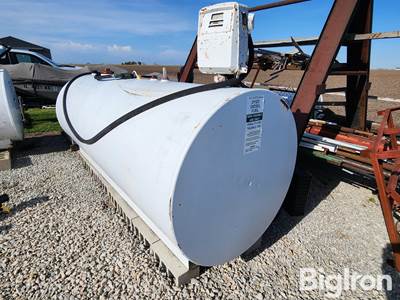1000 Gal Fuel Tank & Pump