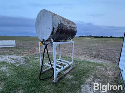 500 Gal. Fuel Tank on stand