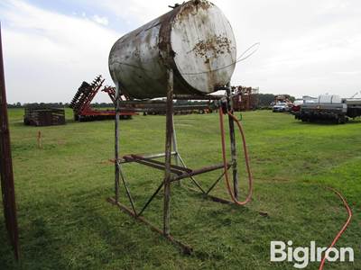 560-Gal Fuel Tank on Stand