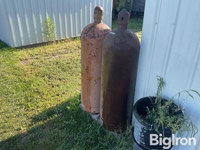 100 Lb Propane Tanks