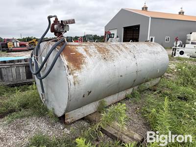 1,000 Gal Fule Tank w/ Pump