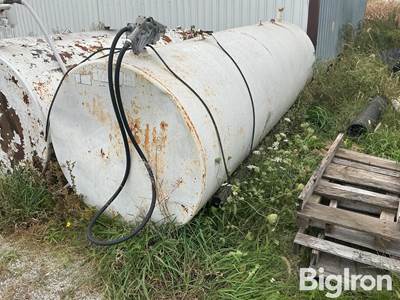 1,100 Gal Fuel Tank w/ Pump