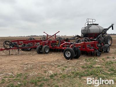 2016 Case IH Precision disk 500 40’ Air Seeder & 2330 Air Cart