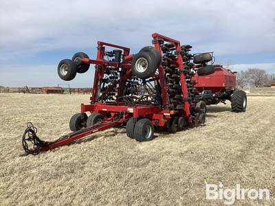 Case IH SDX2230/ADX2230 Air Drill and Tow Behind Air Cart