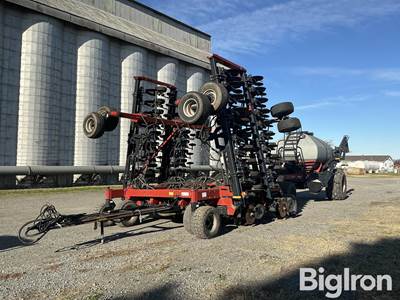 Case IH SDX40 Air Seeder w/2330 Seed Cart