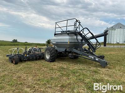flexi-coil 8100 Air Seeder w/1740 Air Cart