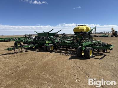 2001 John Deere 1860 Air Drill & Cart