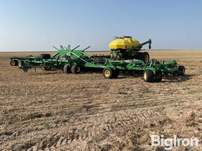 John Deere 1890/1910 Air Drill & Cart