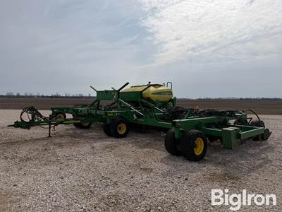 2013 John Deere 1990 40' Air Seeder