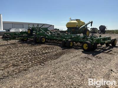 2024 John Deere N560 Air Seeder w/1910 Air Cart