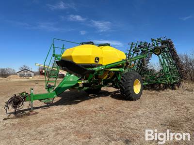 2009 John Deere 730 Air Drill w/1910 Air Cart