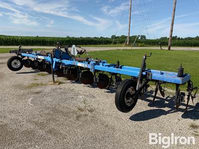 DMI 3100 Nutri-Placer 11 Shank/30" NH3 Applicator