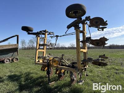 Landoll 9 Shank 3-Pt NH3 Applicator