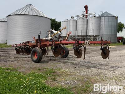 P&H 11-Knife Anhydrous Applicator