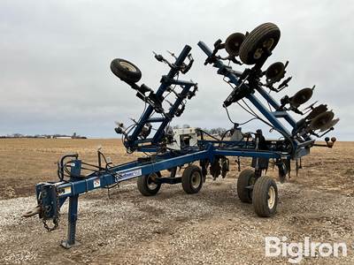 Thurston Blu-Jet Land Runner 13-Knife Pull-Type Anhydrous Applicator