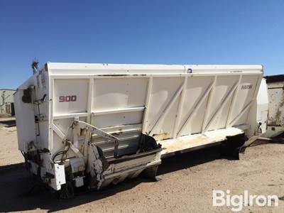 Harsh 900 Feed Delivery Box