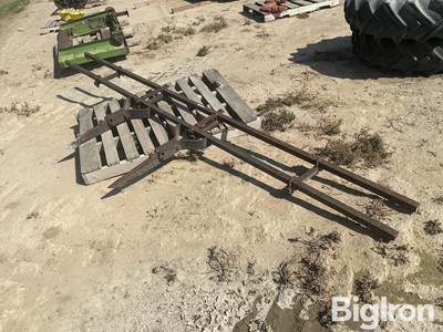 International / Farmall 2-Pt Tool Bar