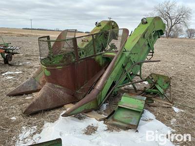 John Deere 227 Tractor Mounted 2-Row Corn Picker