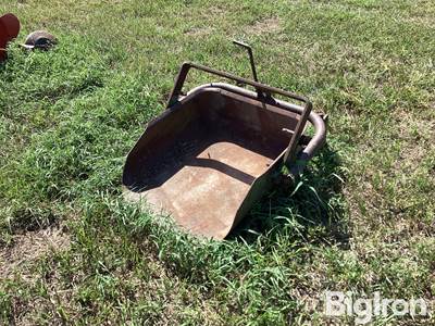 John Deere No. 20 Slip Bucket