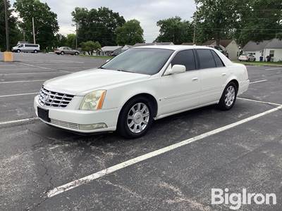 2009 Cadillac DTS 4-Door Sedan