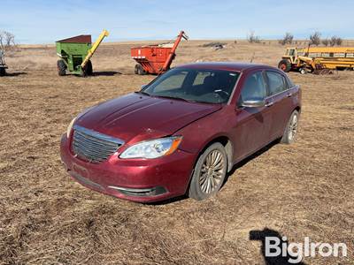 2011 Chrysler 200 Limited 4-Door Car