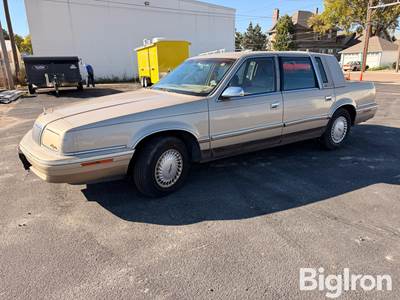 1992 Chrysler New Yorker FWD 4-Door Sedan