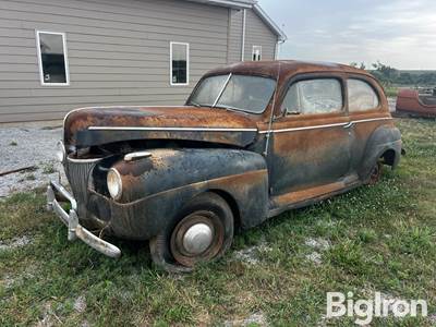 1941 Ford Deluxe Car
