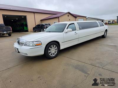2006 Lincoln Town Car Limousine