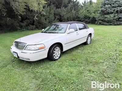 2007 Lincoln Town Car Signature Limited Sedan