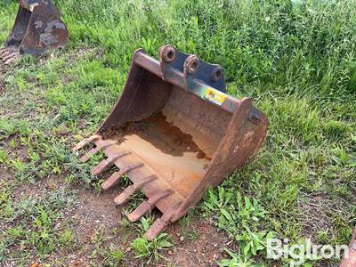 Gannon 36” Backhoe Bucket