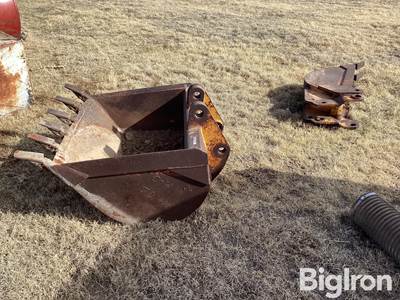 John Deere 410 Backhoe Buckets