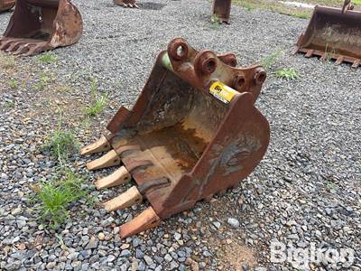 Strickland 24" Backhoe Bucket