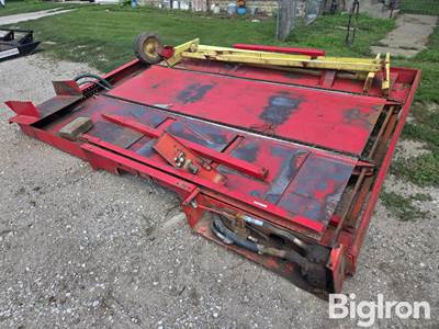 Farmhand 1001 Small Square Bale Accumulator