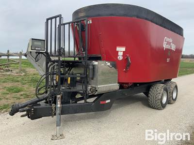 2020 Cloverdale 550 T Dual Auger Vertical TMRS Feed Mixer
