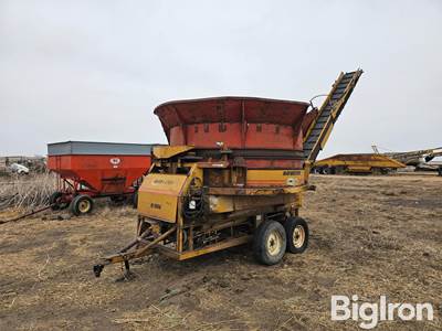 Haybuster Big Bite H-1100 Tub Grinder